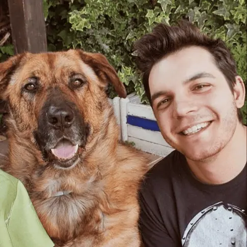 Profile picture showing Guillermo and Brownie; Guillermo is the one in the right